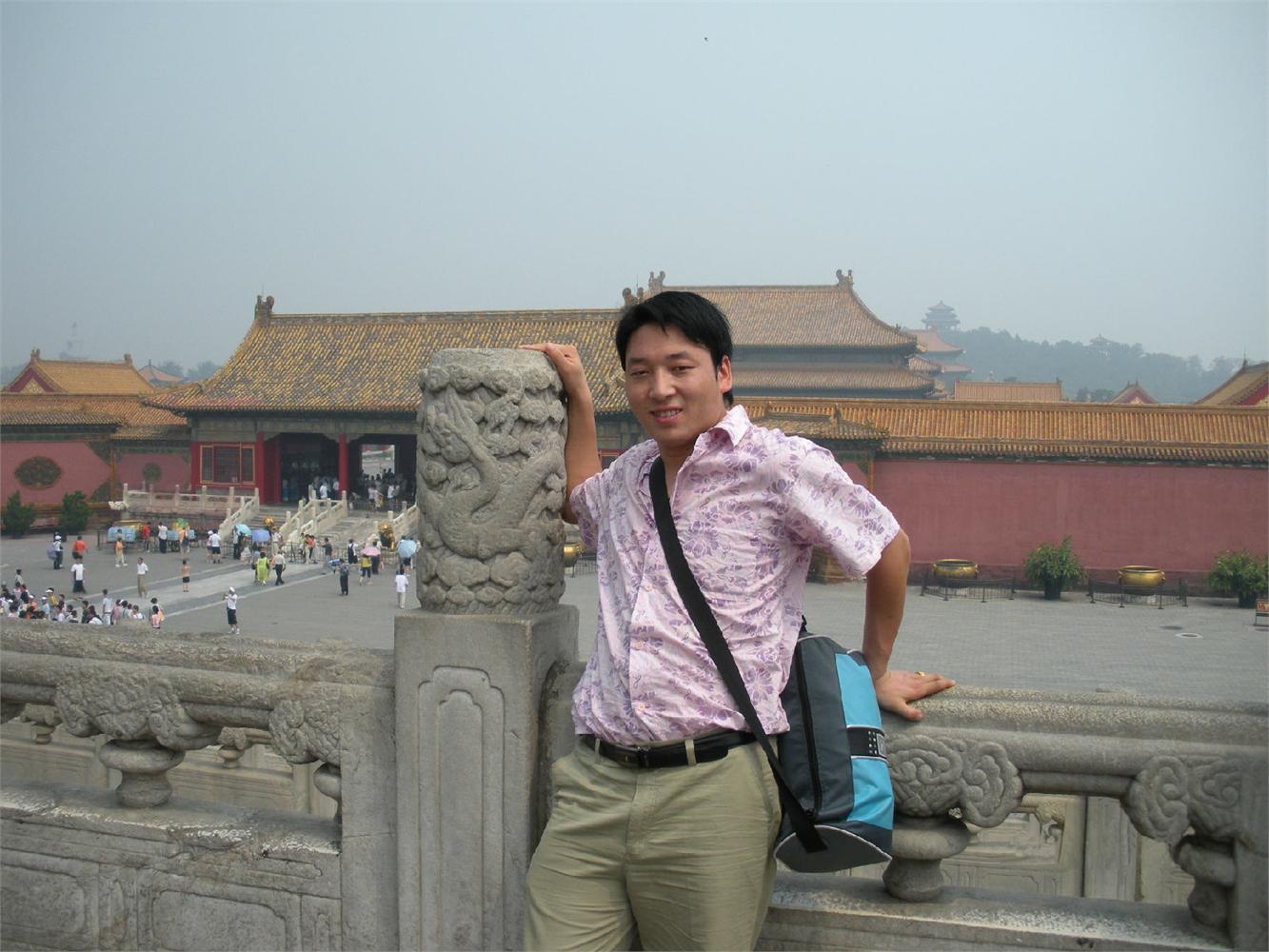 尚广亮  体育教师