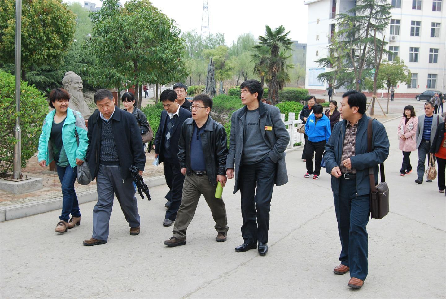 北京昌平中学来我校参观