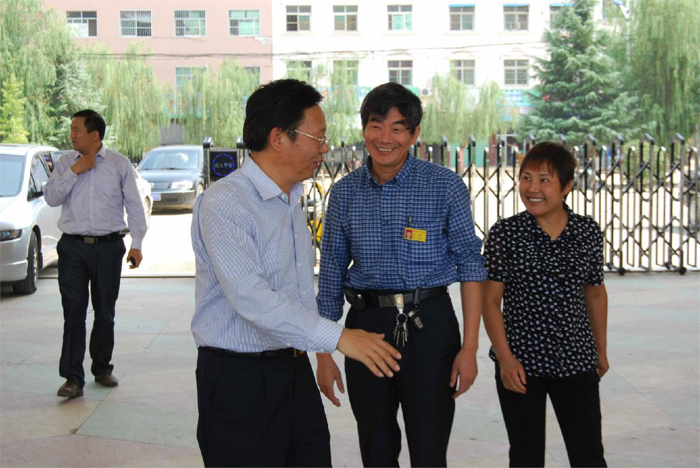 教师节县四大家领导来校亲切慰问