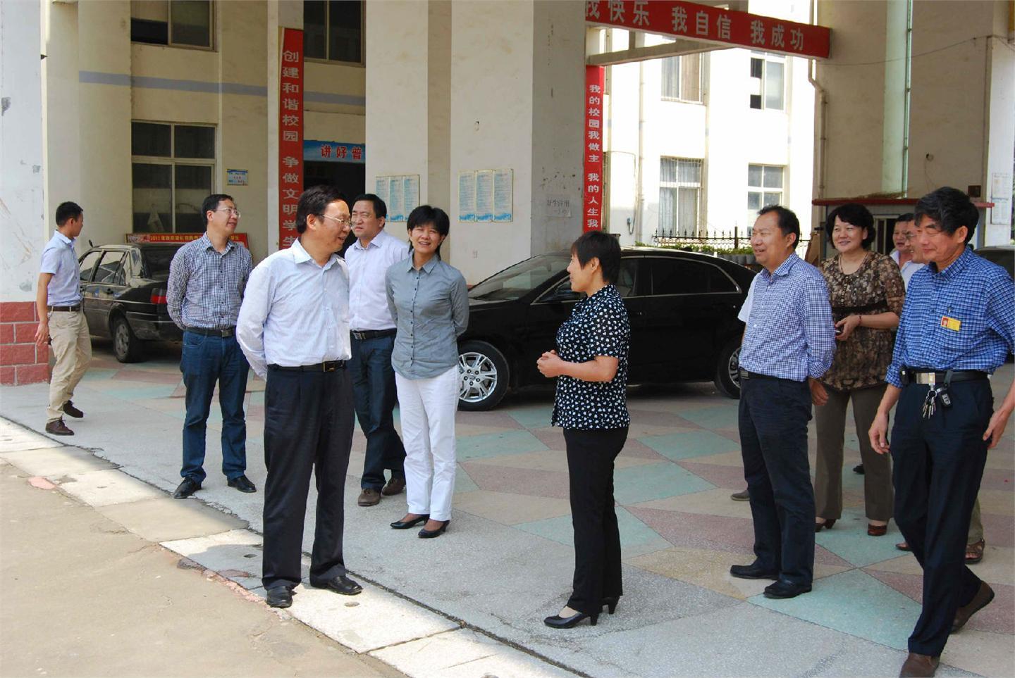 教师节县四大家领导来校亲切慰问