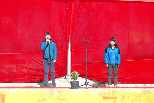 师生共同庆祝2015年元旦