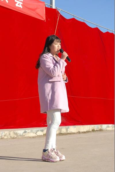 师生共同庆祝2015年元旦