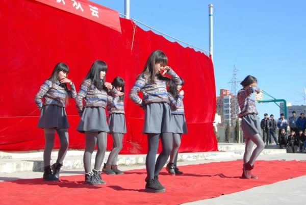 师生共同庆祝2015年元旦