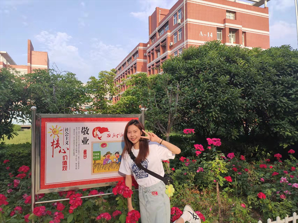 历史教师  贾梦真