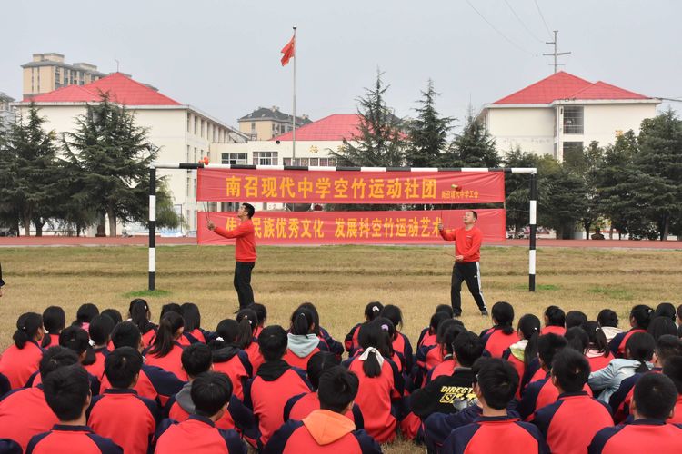 南召现代中学空竹运动社团成立